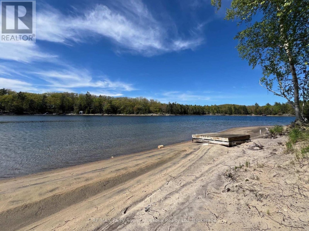 586 Rose Island Drive, Georgian Bay