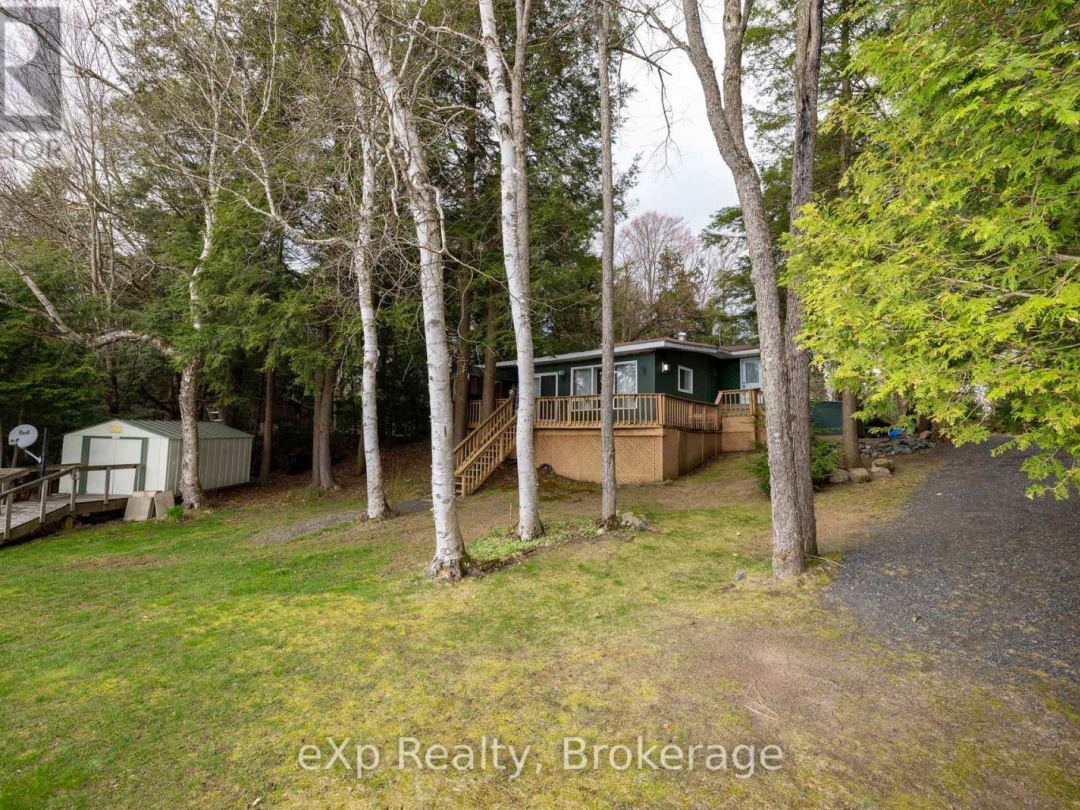 36 Roberts Lake Road E, Roberts Lake