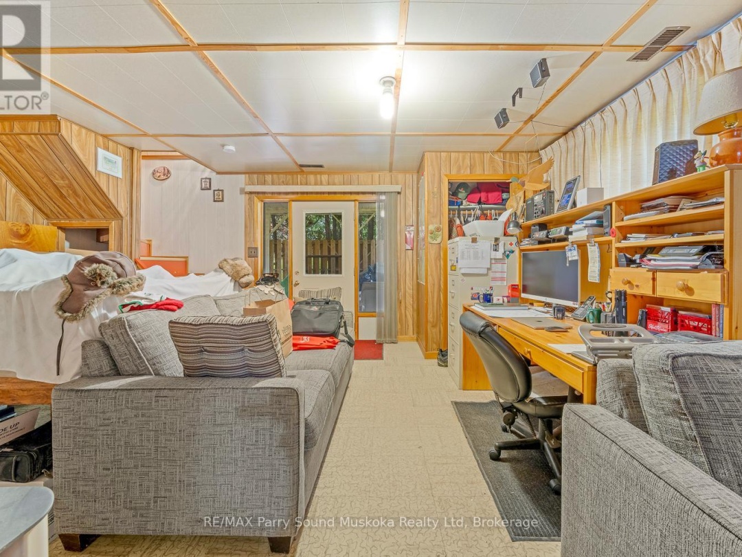 86 LAKESIDE CRESCENT, 