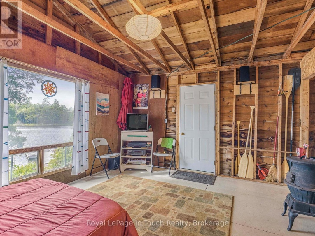 B207 10 Wahsoune Island, Georgian Bay