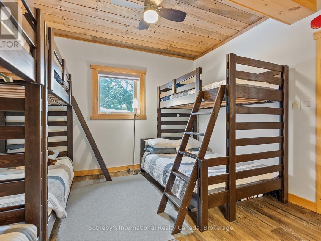 1075 ELMHURST LANE, Kennisis Lake