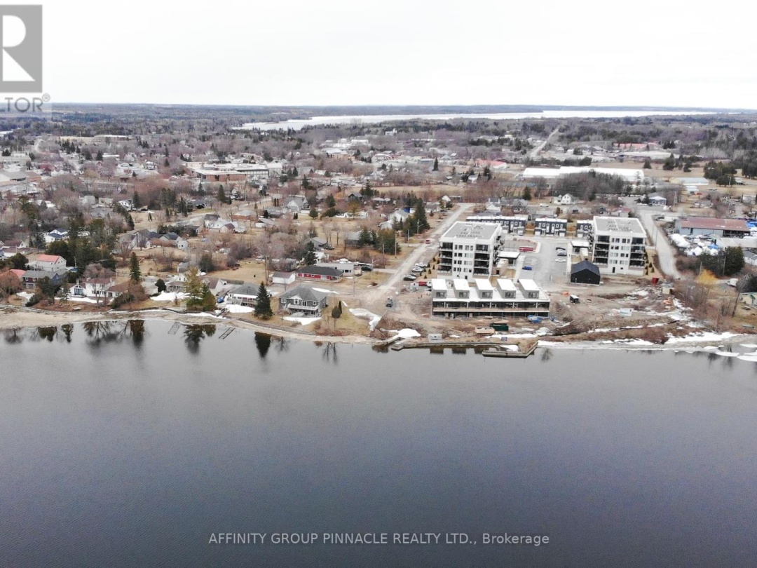 302 19A West Street N, Cameron Lake
