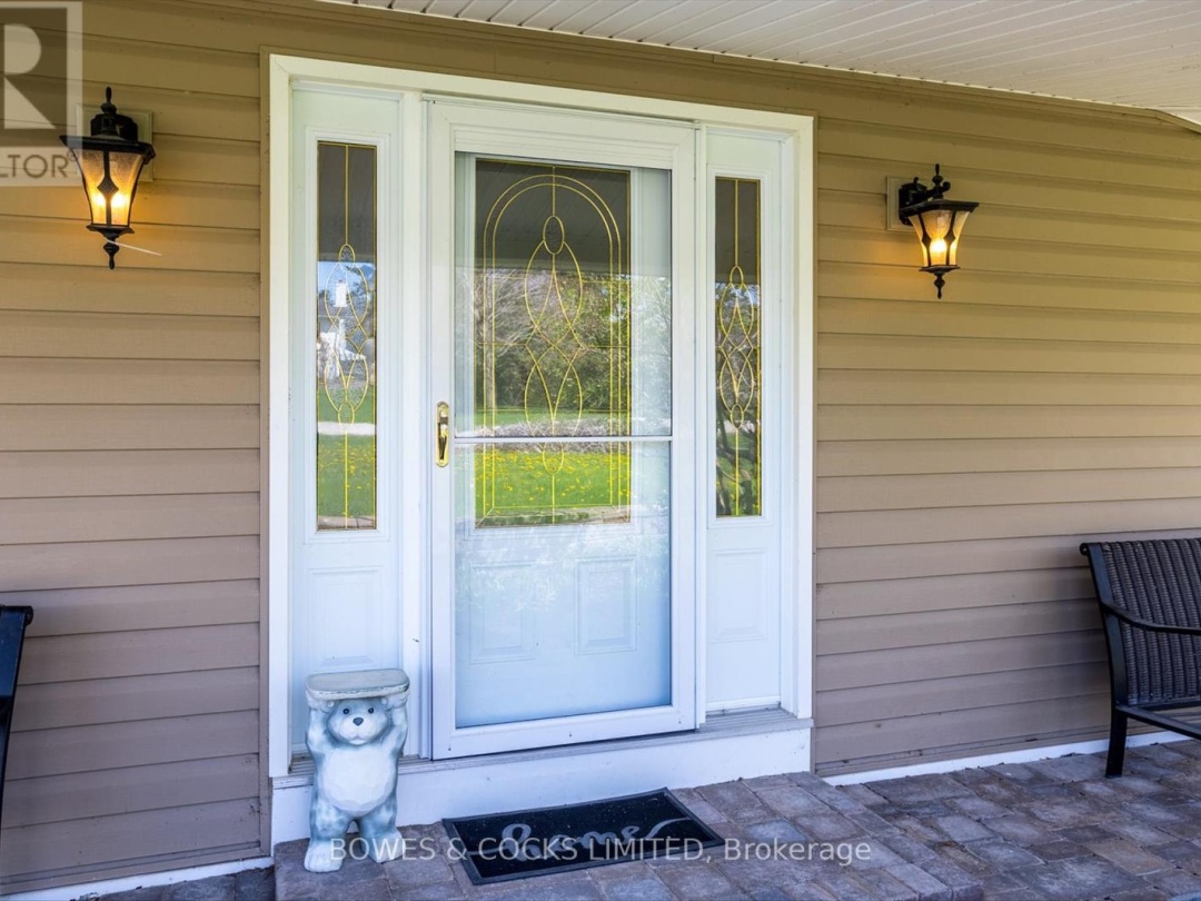 240 Lakeshore Drive, Pigeon Lake