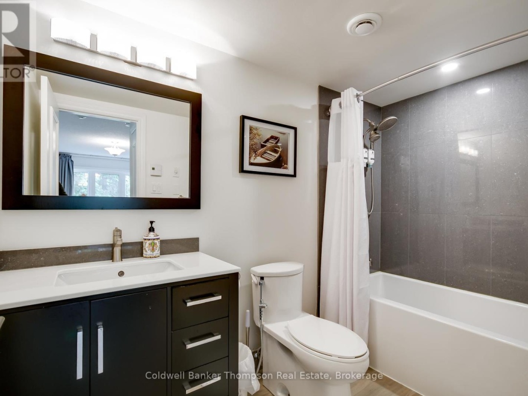 105 32 Deerhurst Greens Drive, Peninsula Lake