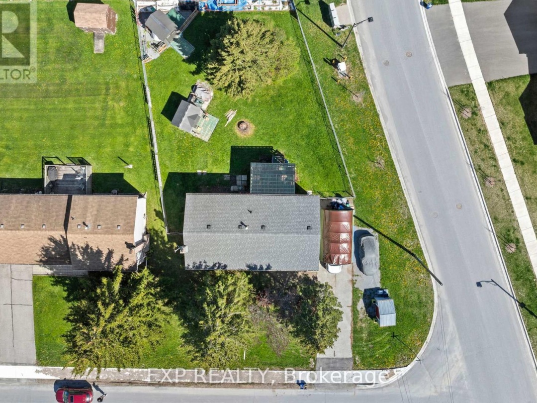 354 LAKELAND CRESCENT, 