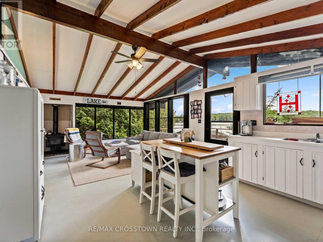 228 Macbeth Island, Wood Lake