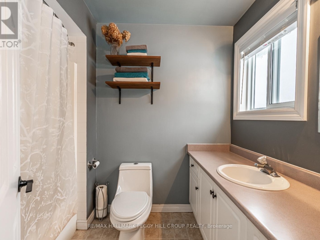 285 WARMINSTER SIDEROAD, 