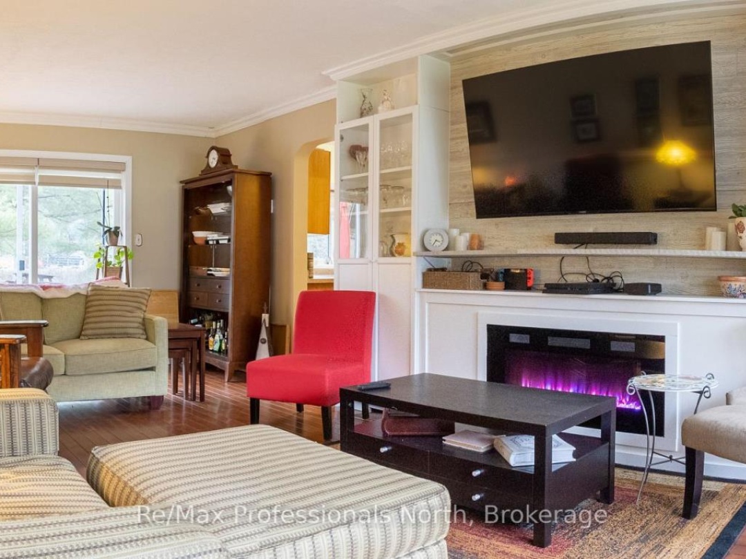 80 Invergordon Avenue, Gull Lake