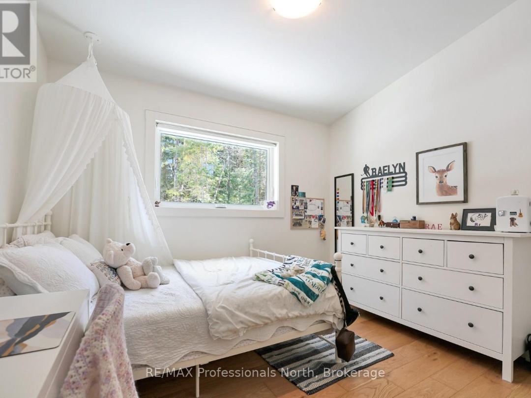 1086 STOTHART CREEK ROAD, 