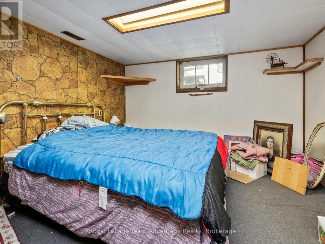 9 WOODS LANE, 