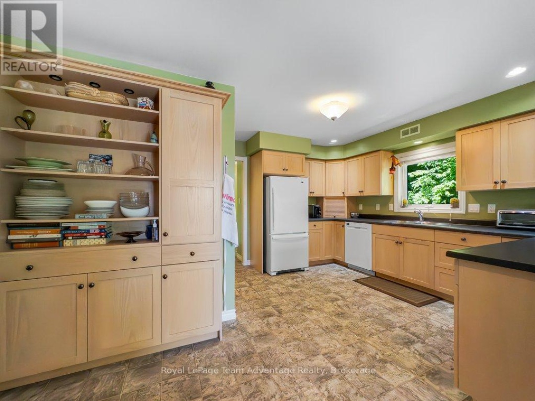 3 LYNDSEY LANE, Manitouwabing Lake