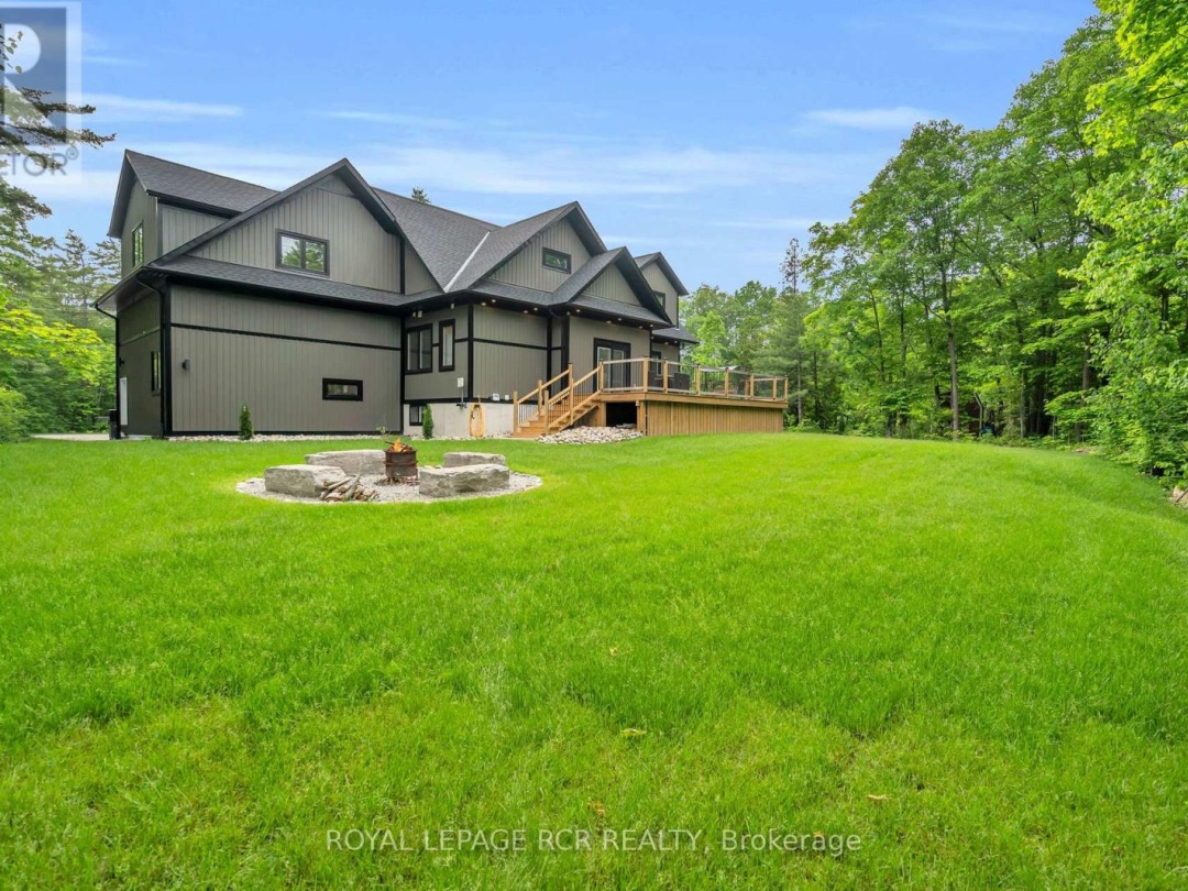 2360 HONEY HARBOUR ROAD, 