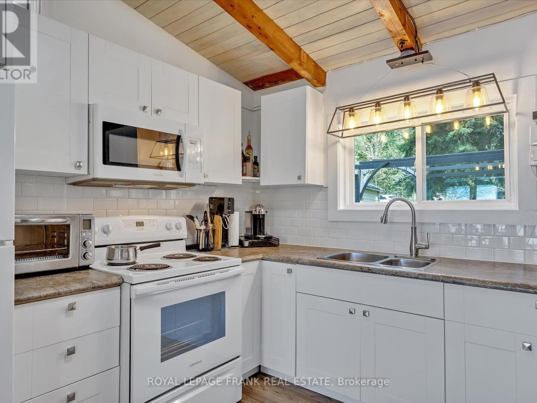 8 DAISY TRAIL, Sturgeon Lake