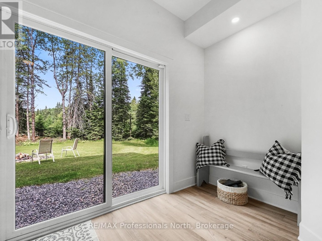 1086 STOTHART CREEK ROAD, 
