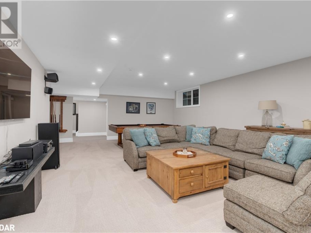 12 Thoroughbred Drive, Oro-Medonte