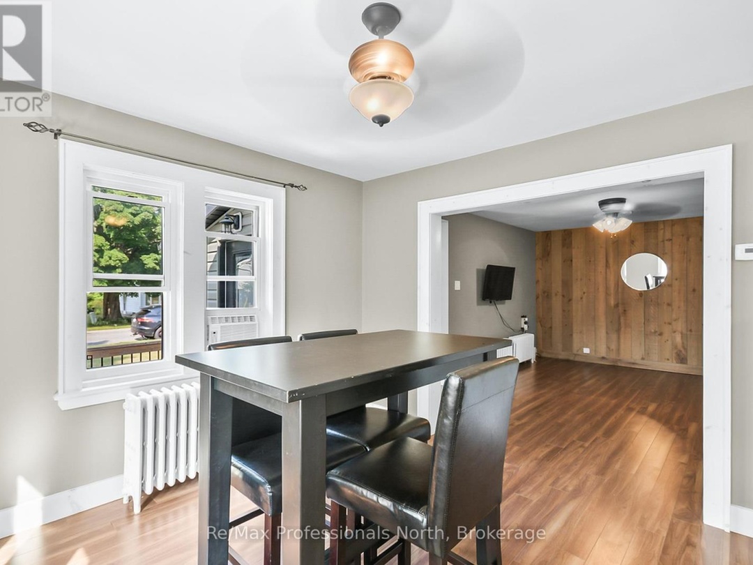 450 MARY STREET N, 