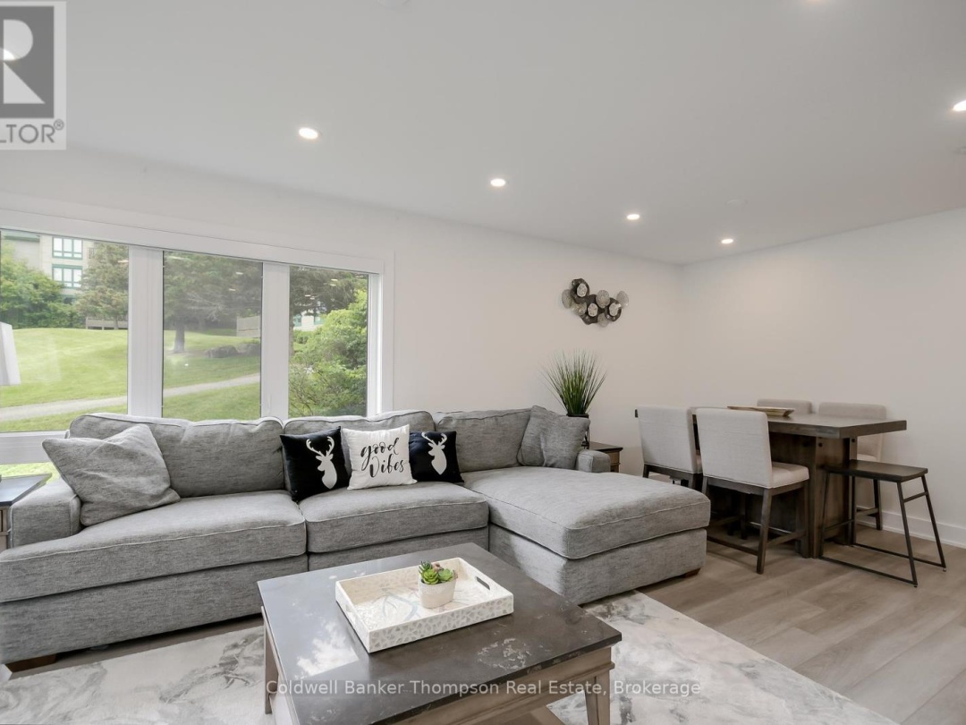 105 32 Deerhurst Greens Drive, Peninsula Lake