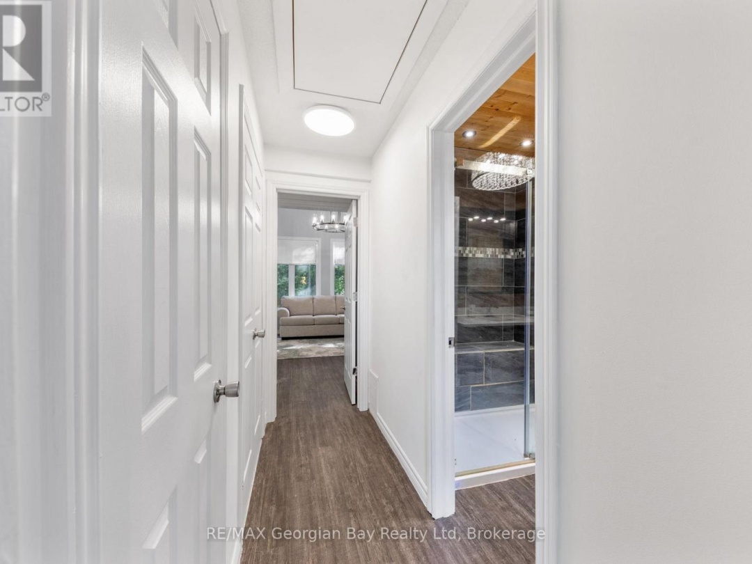 1745 TWIN OAKS CRESCENT, 