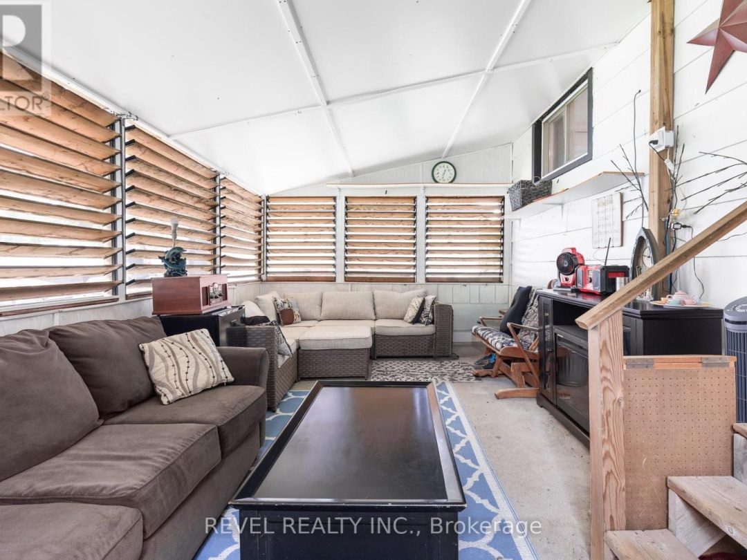 883 CENTENNIAL PARK ROAD, 