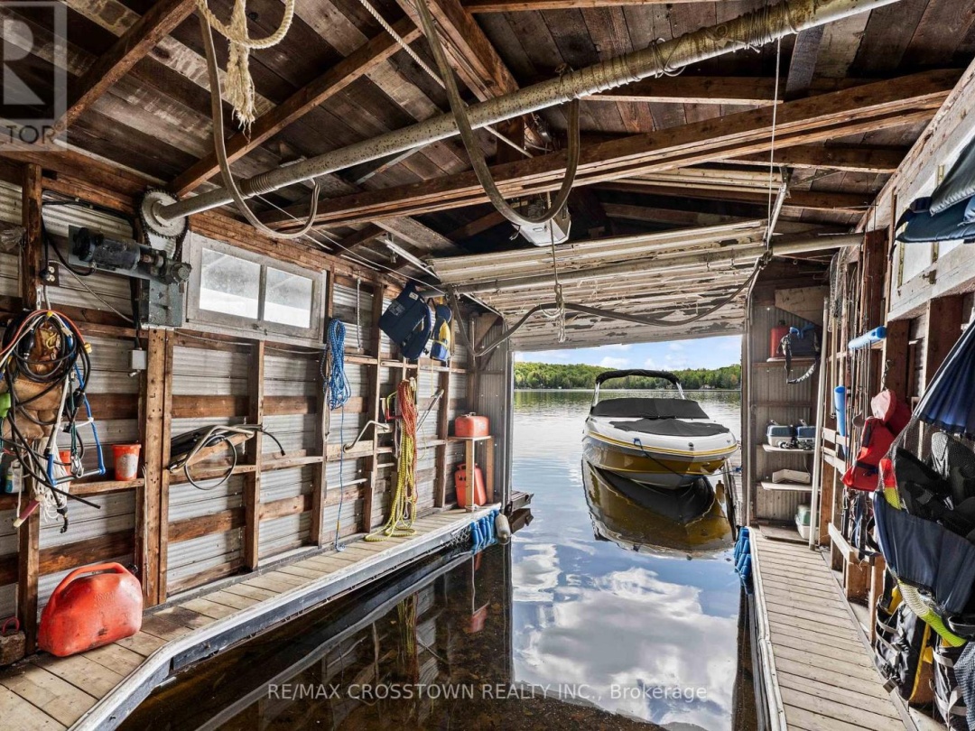 228 Macbeth Island, Wood Lake