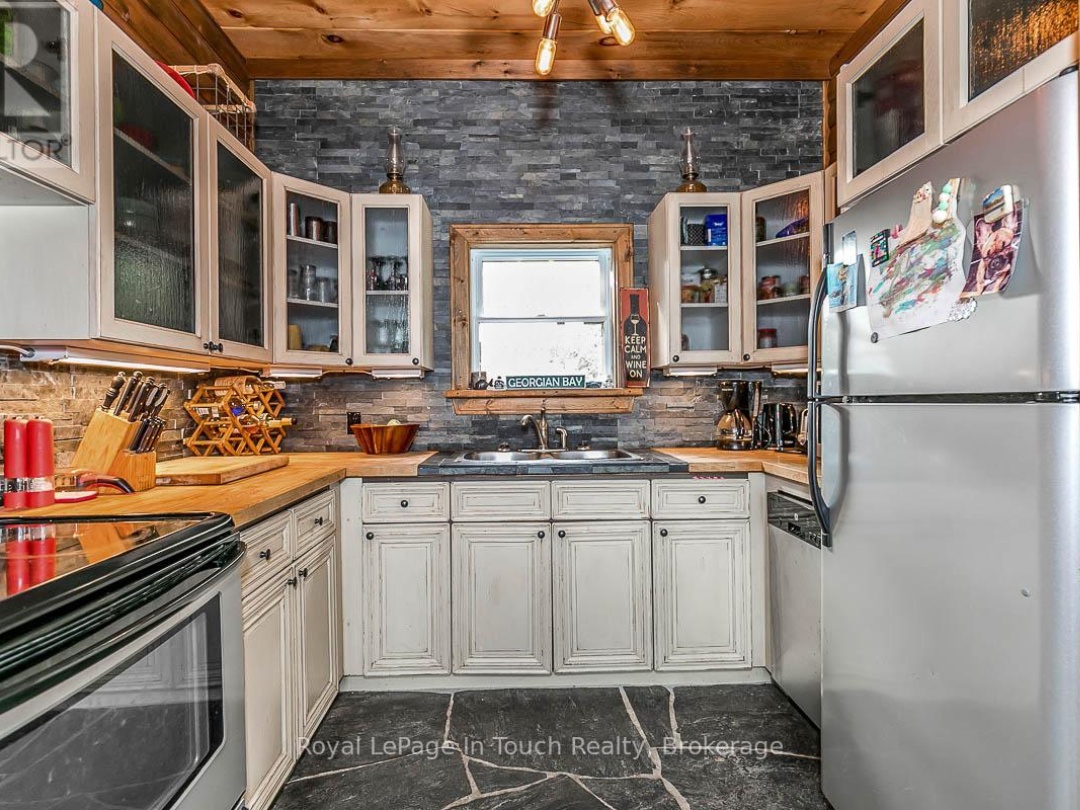 B686-8 DERBYSHIRE ISLAND, Georgian Bay