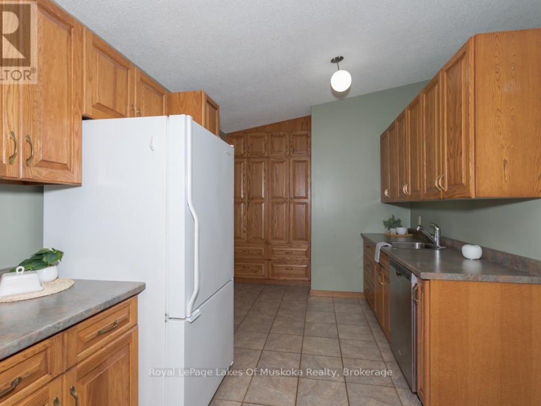 10 MUSKOKA PINES ROAD, 