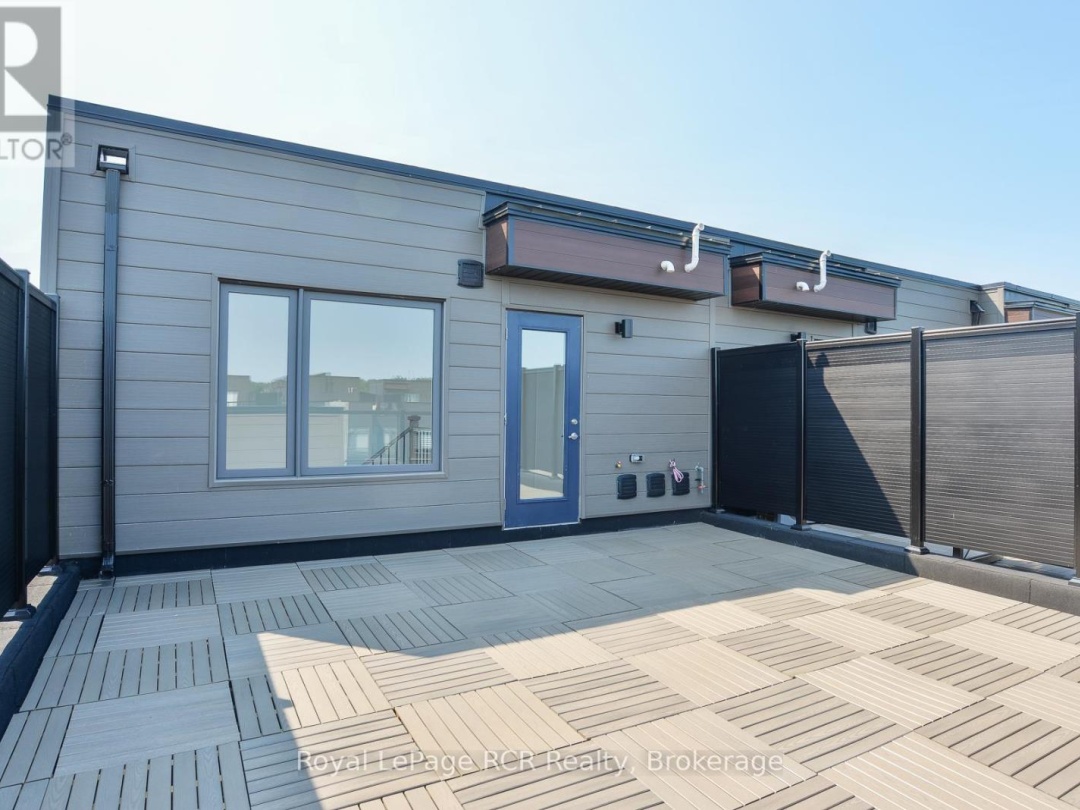 27 WYN WOOD LANE, 