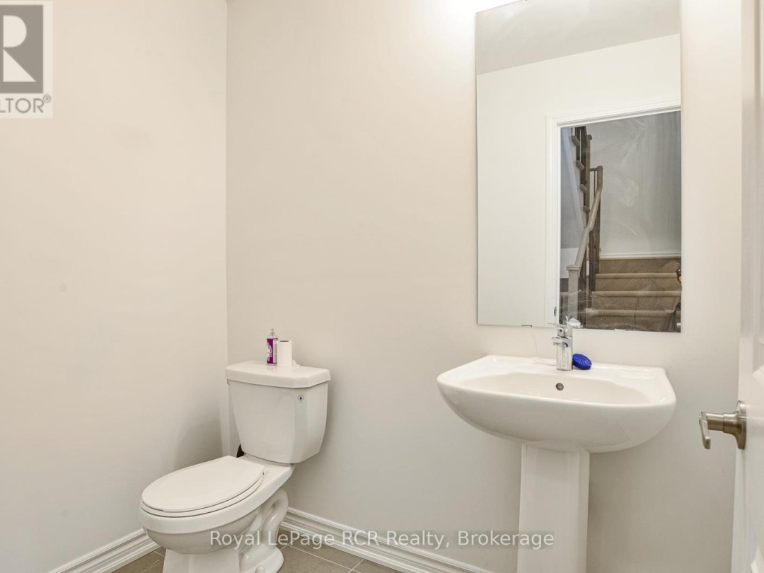27 WYN WOOD LANE, 