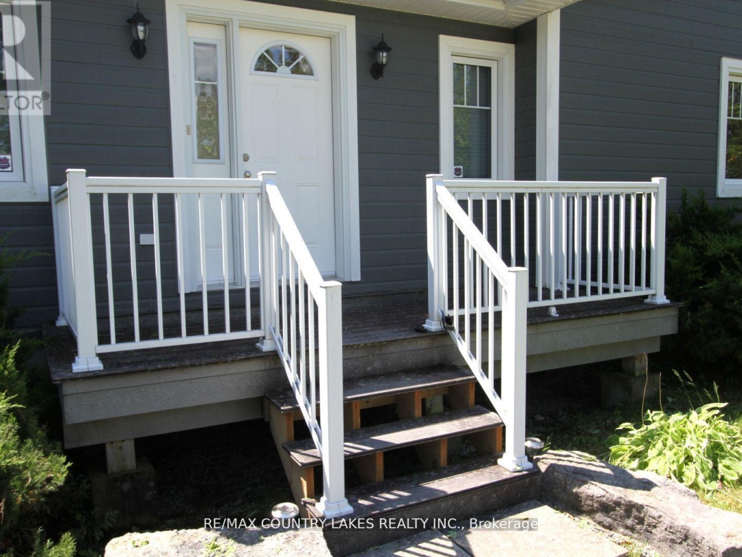 275 MCGUIRE BEACH ROAD, Canal Lake