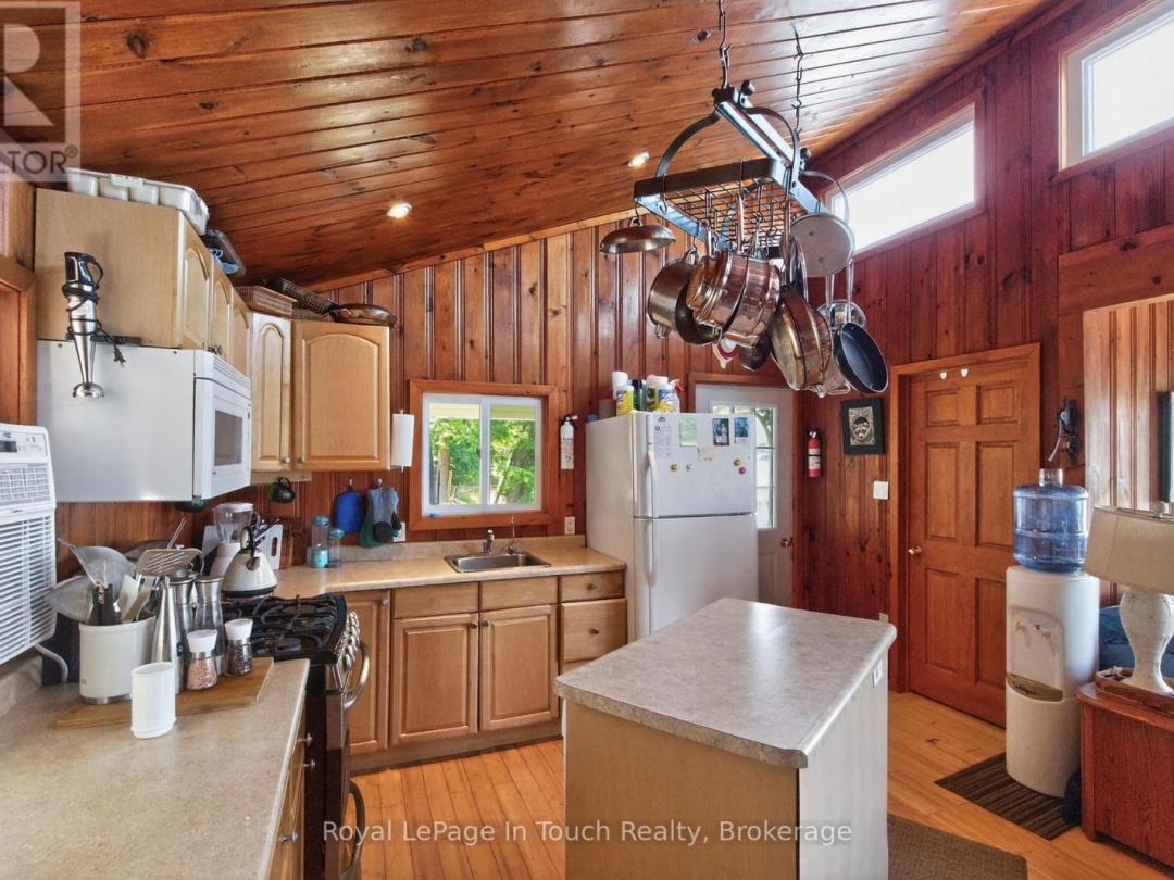 4 IS 270 GEORGIAN BAY ISLAND, 