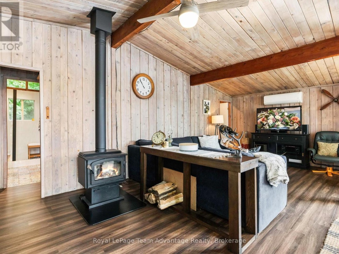 24 B717 ISABELLA ISLAND, 