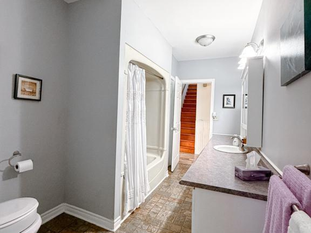 1862 DIVISION ROAD W, 