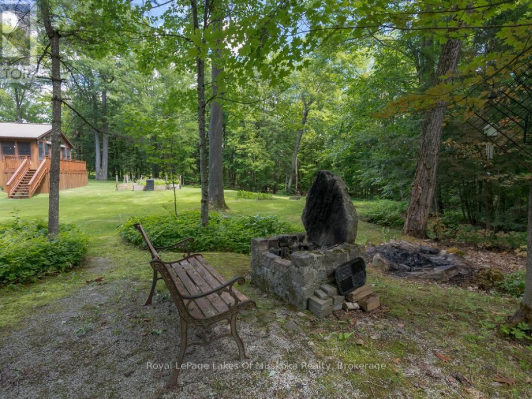 10 MUSKOKA PINES ROAD, 