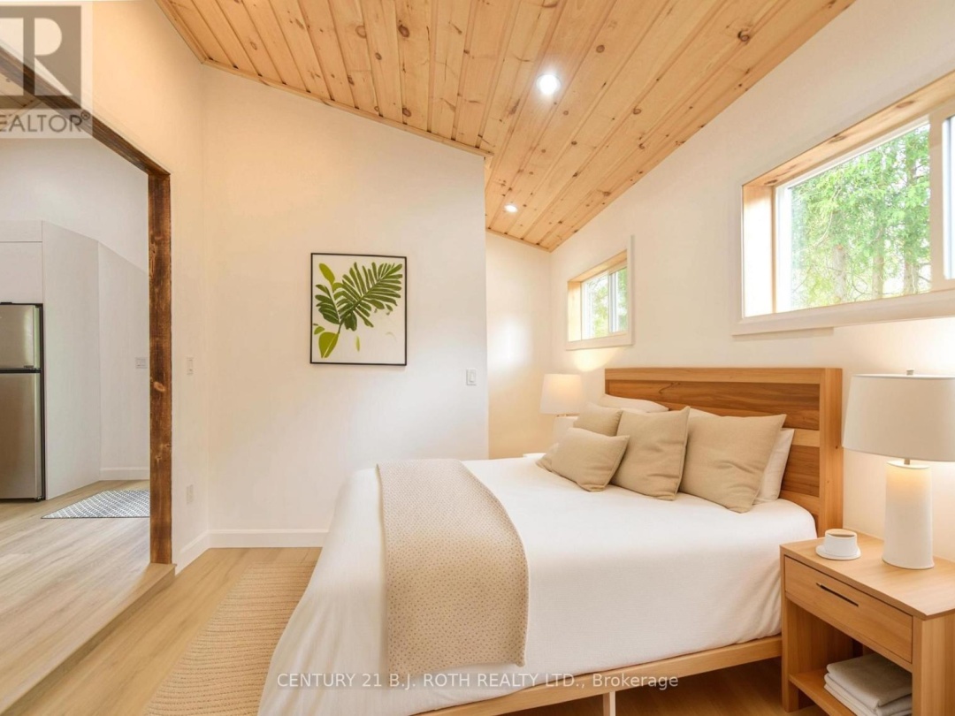 274 MISSISSAGA STREET W, 