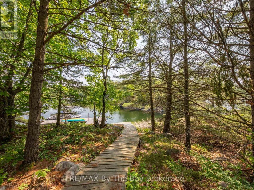 12 IS 3900 GEORGIAN BAY, 