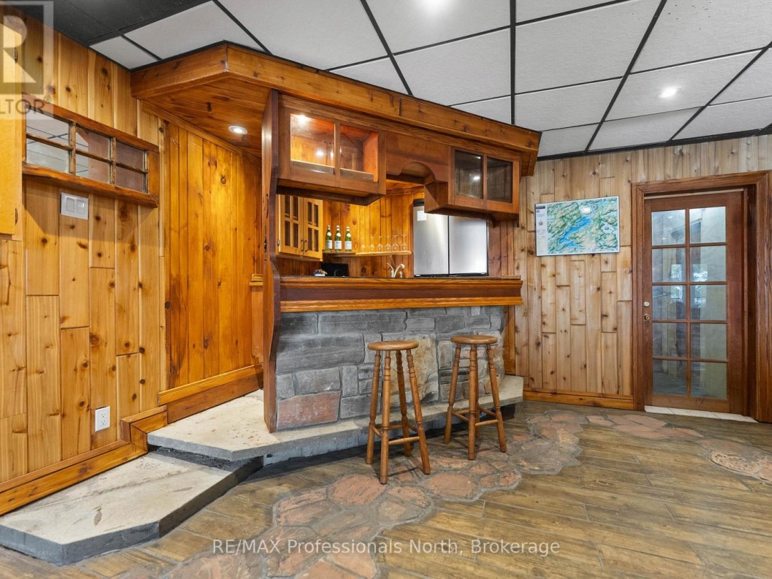 1307 Watts Road W, Kennisis Lake