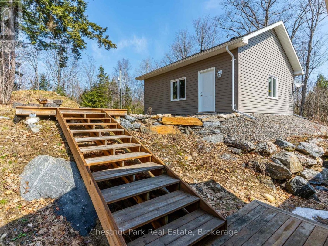 5989 KENNISIS LAKE ROAD, Kennisis Lake