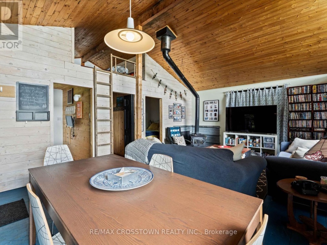 228 Macbeth Island, Wood Lake