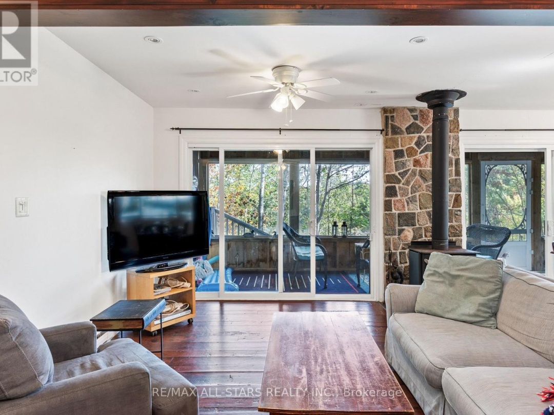 1142 ENGLISH CIRCLE, 