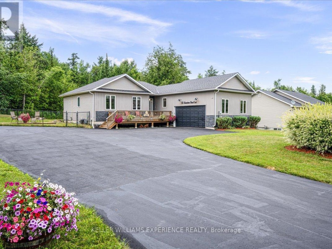 158 MOONSTONE ROAD E, 