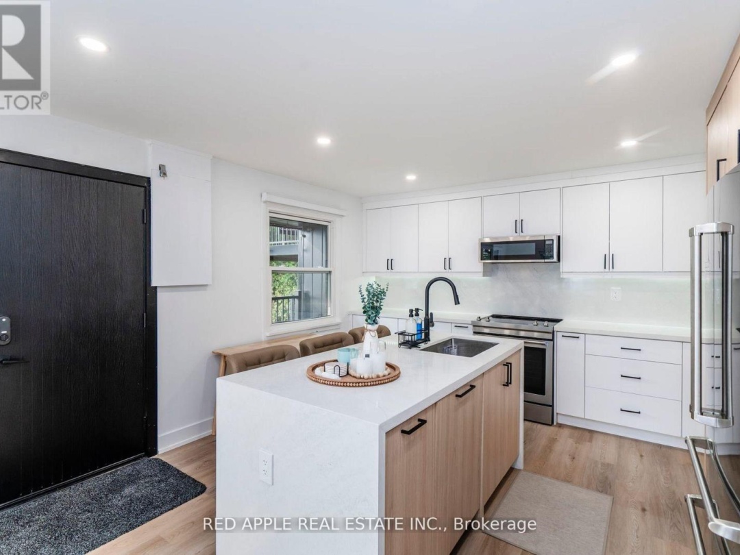 205 Hoyt Avenue, Georgian Bay