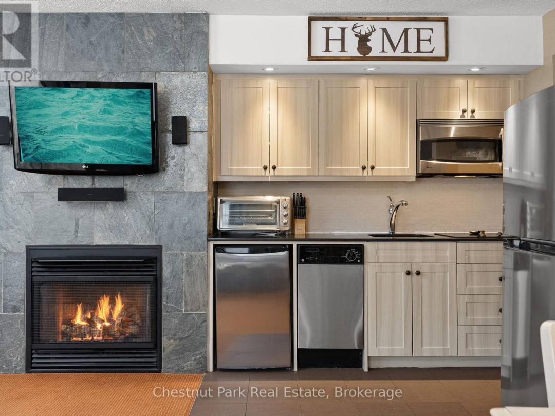 52 107 1235 Deerhurst Drive, Peninsula Lake
