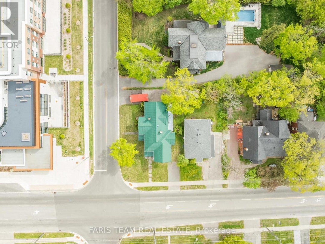9 BORLAND STREET E, 