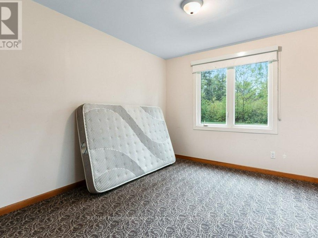 1080 Queen's Line Road, Minden Hills