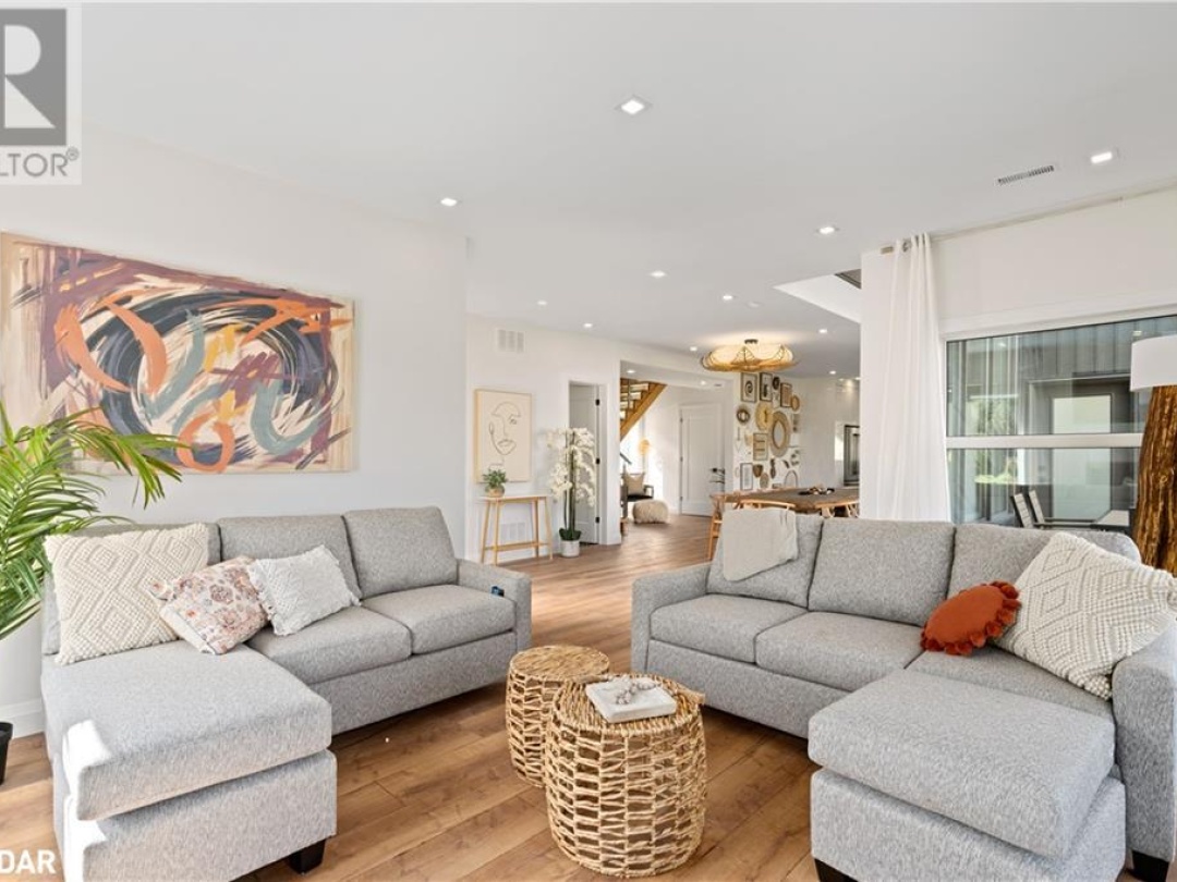 31 HEMLOCK Avenue, 