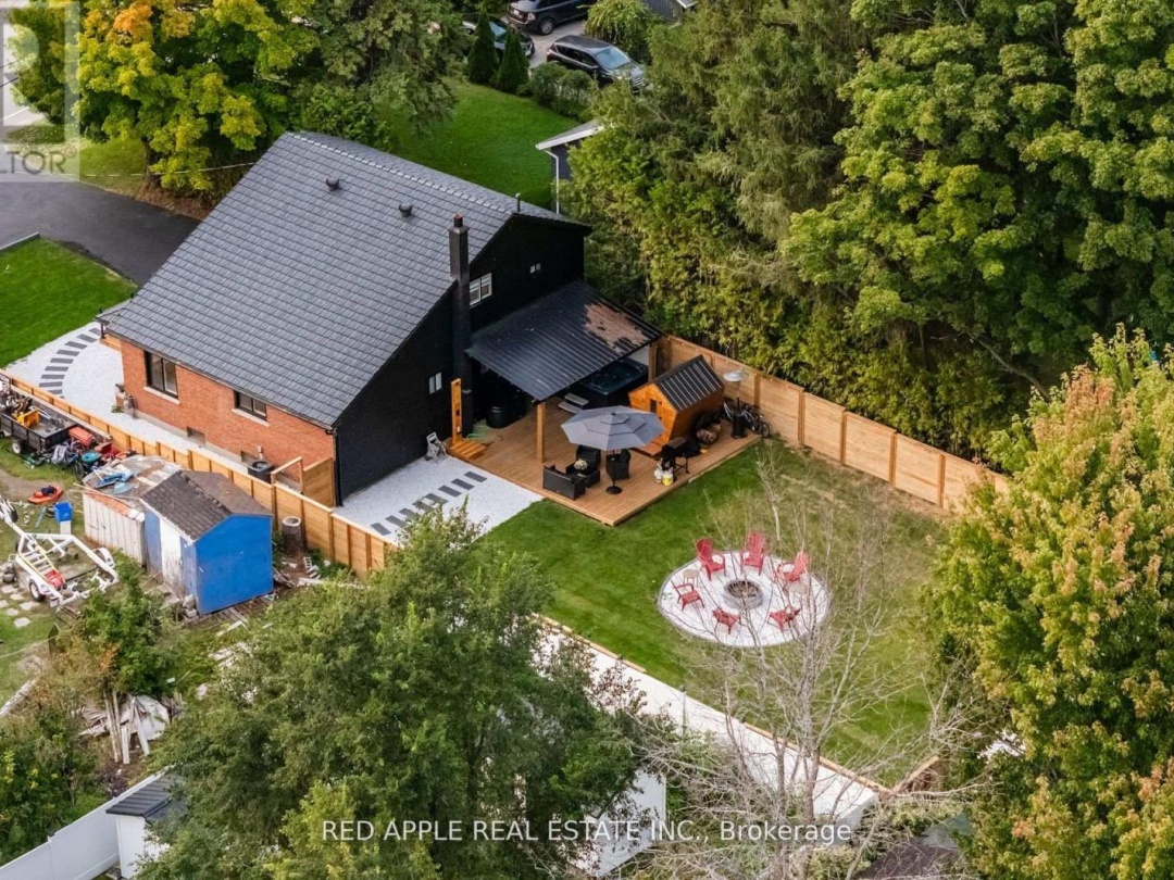 205 Hoyt Avenue, Georgian Bay