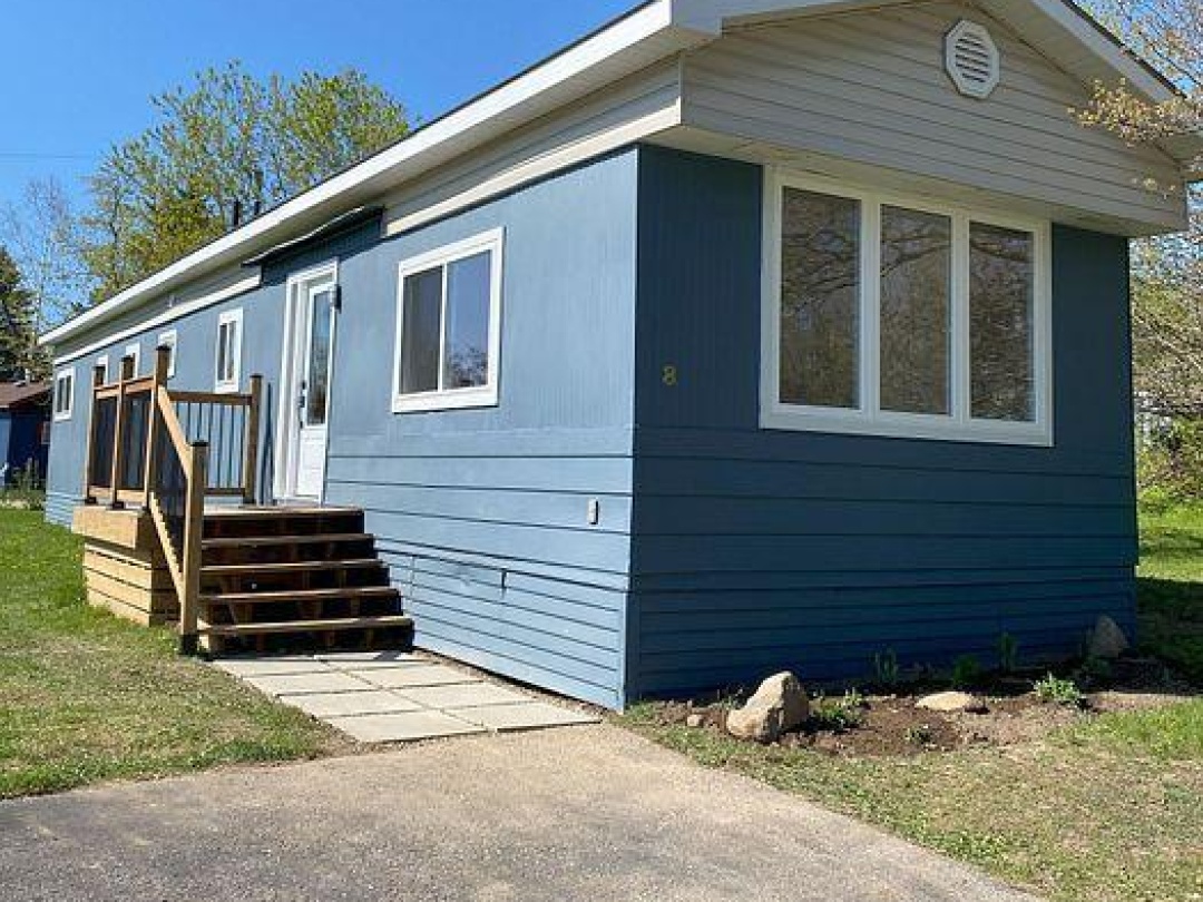8 BENSLEY DRIVE, 