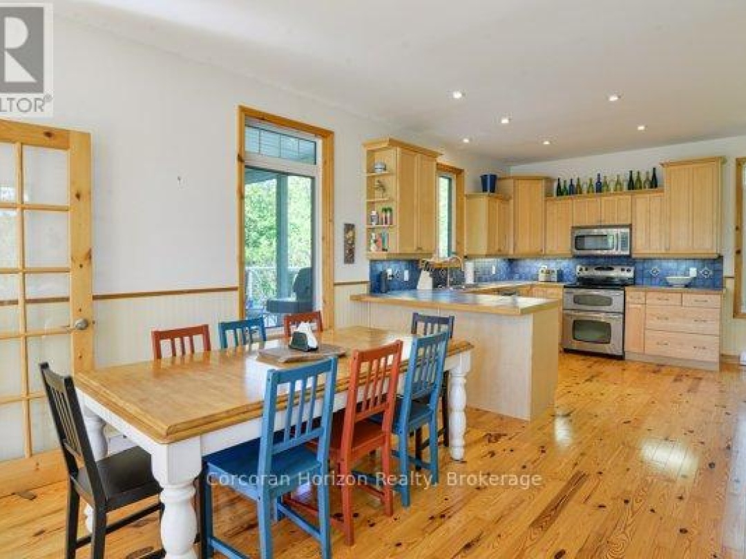 1320 Island 360 Road, Six Mile Lake