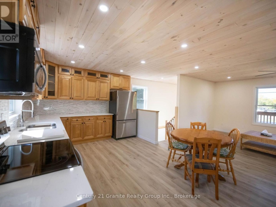 1160 KENNISIS LAKE ROAD W, 