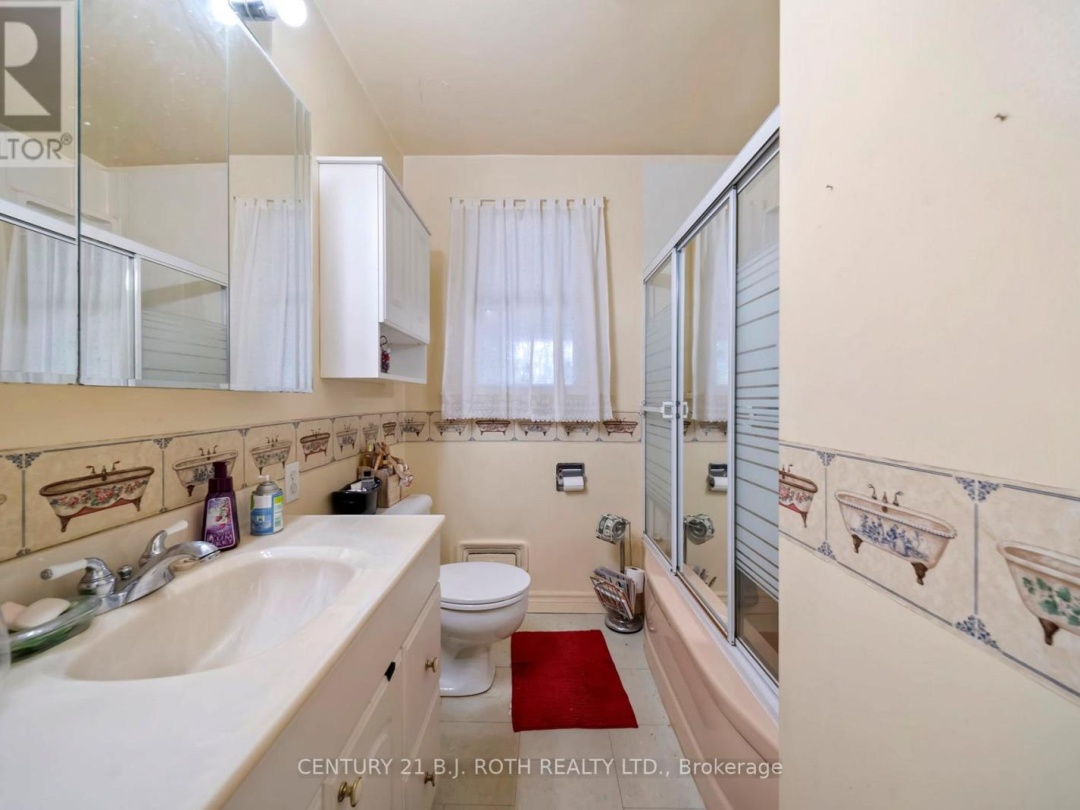 392 BAYVIEW PARKWAY, 